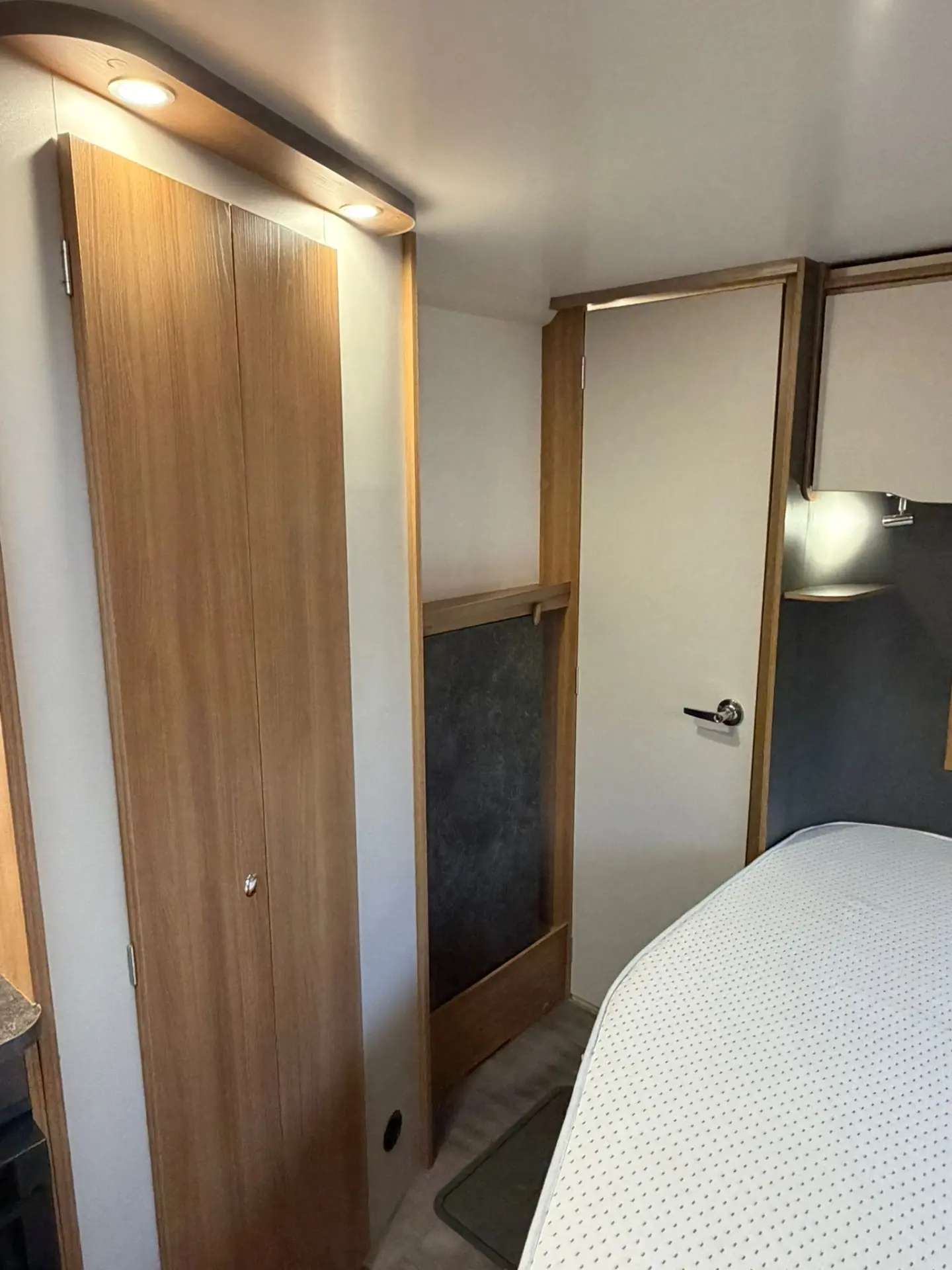 2022 Bailey Discovery D4-4D Fixed Bed photo 12