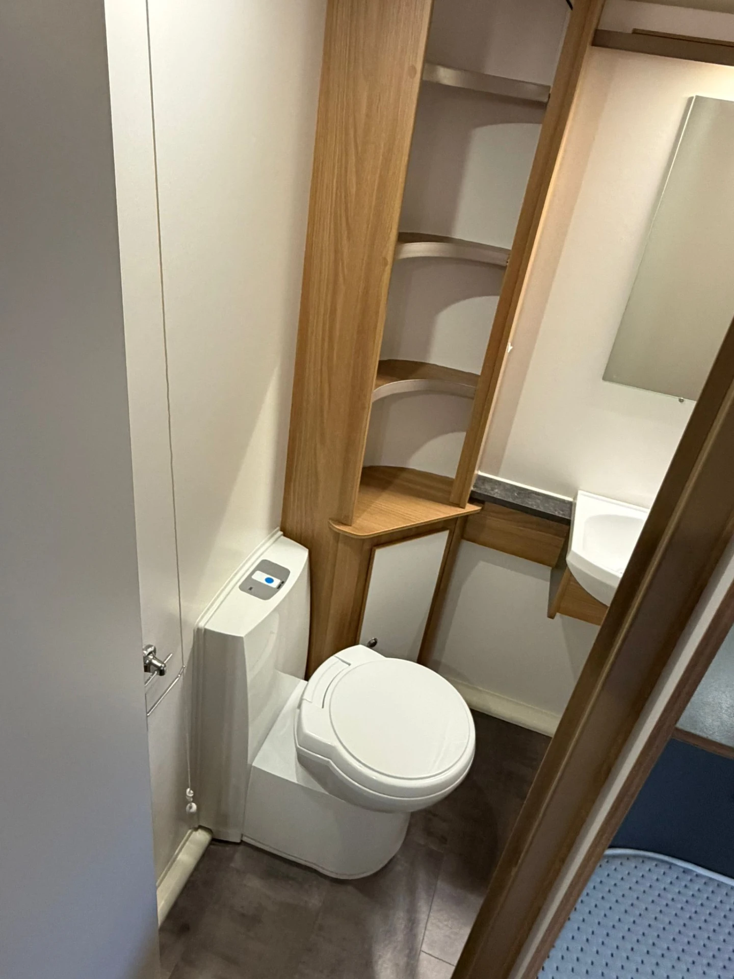 2022 Bailey Discovery D4-4D Fixed Bed photo 11