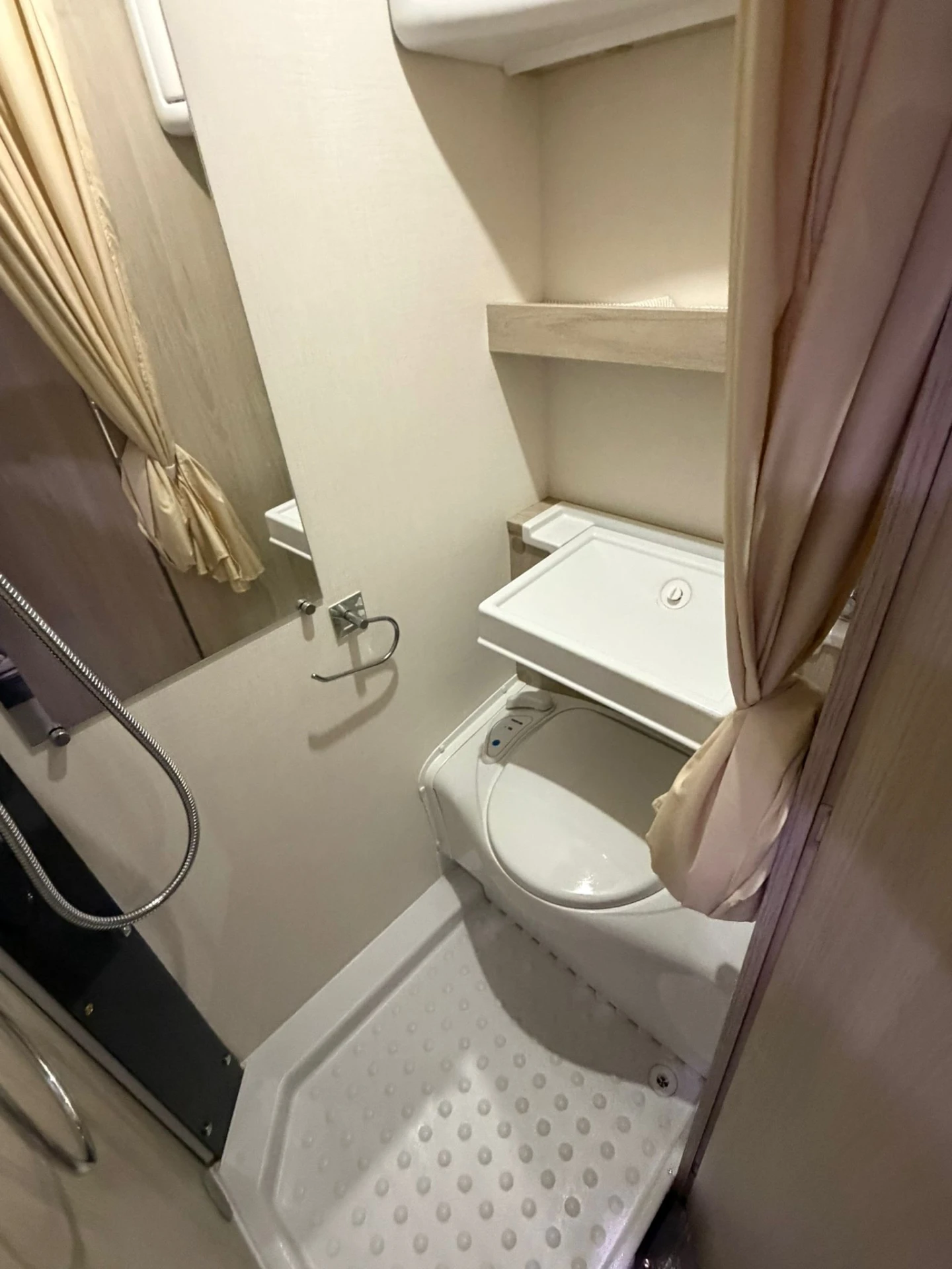 2019 Caravelair Antares 335 photo 11