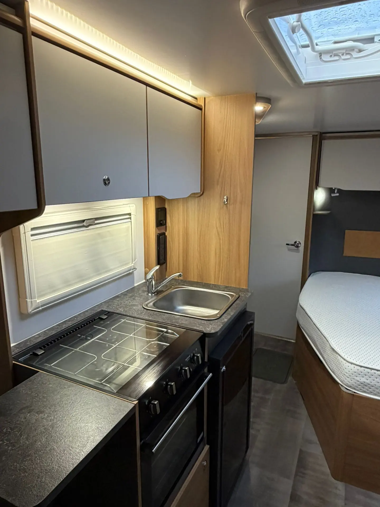 2022 Bailey Discovery D4-4D Fixed Bed photo 9